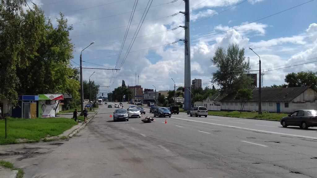 У Полтаві зіткнулися легковик і мотоцикл