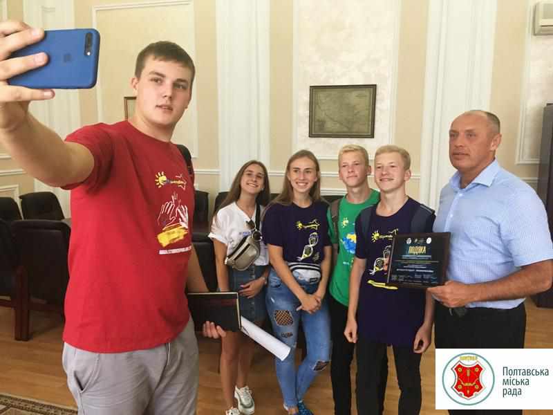 Селфі з мером Полтави: Мамаю подарували грамоту
