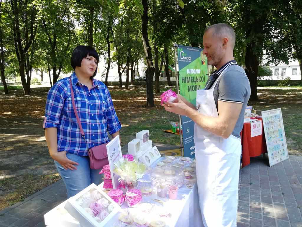 У Полтаві відбувся благодійний ярмарок заради порятунку хворих. ФОТО